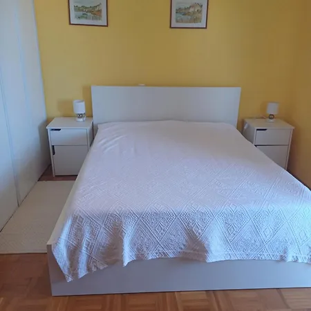 Klavdij House Апартаменты *