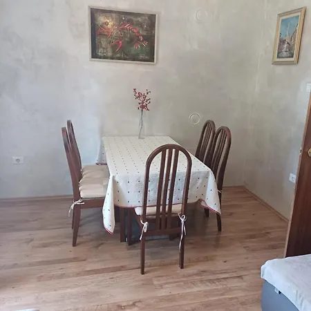 Апартаменты Klavdij House *