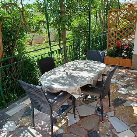 Apartment Klavdij House *